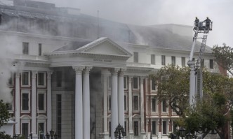 Пленарната зала на парламента на Република Южна Африка е напълно изгоряла