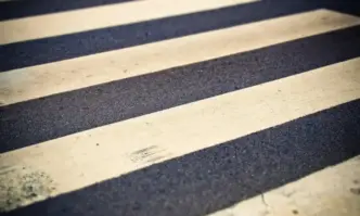 22 годишни момче и момиче са откарани в болница след като