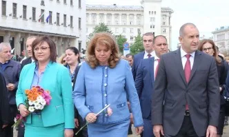 Въпреки протокола - Радев, Йотова и Нинова поведоха шествието на 24 май