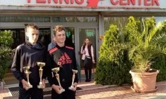 Ивайло Дечев и Стела Пеева спечелиха титлите на Държавен турнир по тенис до 16 г. в Бургас