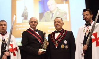 Началникът на ВМА ген Венцислав Мутафчийски беше обявен за Рицар