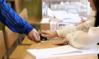 29 е избирателната активност към 19 00 часа на изборите за