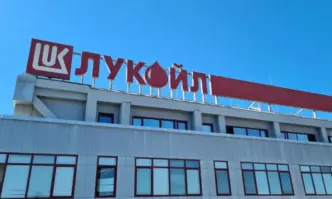 Работещите в рафинерията Лукойл Нефтохим излизат на протест Те ще
