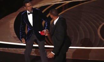 Уил Смит удари шамар на Крис Рок на Оскарите (ВИДЕО)