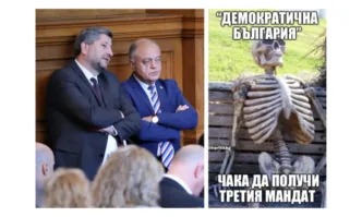 Първан СимеоновПросто съм на компютъра в офиса пиша един доклад