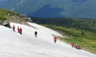 Поредна тежка спасителна акция провеждат в момента три екипа планински