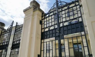 17 годишен ученик от София е изпратил част от имейлите със