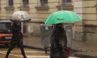 Оранжев код за силен вятър и значителни валежи от сняг