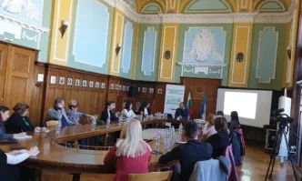 В рамките на кампанията бяха поставени сензори в пет класни