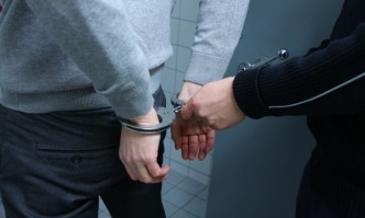 Трима арестувани като част от бандата, принуждавала млади борци към проституция