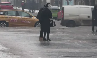 Внимание! Лошо време и опсани поледици в голяма част от България