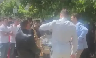 Изпращане на зрелостници от елитната Втора английска гимназия в София