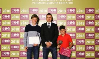 Фондация Димитър Бербатов отличи тенис талантите Иван Иванов, Катерина Димитрова и Пьотр Нестеров