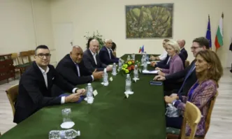 Урсула фон дер Лайен пристигна в България, Борисов и Желязков я посрещнаха (ВИДЕО/ОБНОВЕНА)