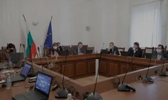 Еврокомисарят по правосъдието Дидие Рейндерс разговаря с депутати от ГЕРБ