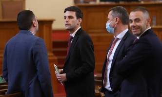 Да сбъркаш с 4 пъти от 1 милиард да кажеш