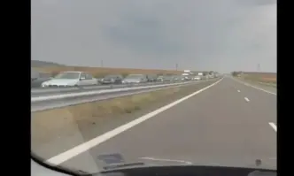 Километрично задръстване се е образувало на автомагистрала Тракия край Карнобат