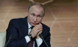 Шестима телохранители пазят Путин в тоалетната (ВИДЕО)