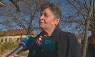 Майката на Румен Радев Станка Радева също гласува като тя