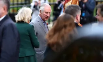 Британската полицията задържа мъж който замерил с яйце британския крал