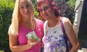 Скъп дар: Емили Тротинетката получи 10 хиляди евро, за да си смени пола