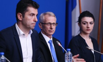 В лични телефонни разговори с лидерите на протестиращите превозвачи министърът