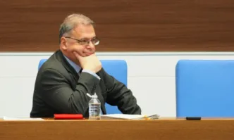Юлиан Попов: Правителството ще провери защо горивата поскъпват толкова бързо