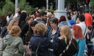 Настоящи и бъдещи лекари и медицински специалисти медицински сестри акушерки