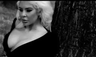 Певицата обясни че песента е посветена на нейната прабаба която