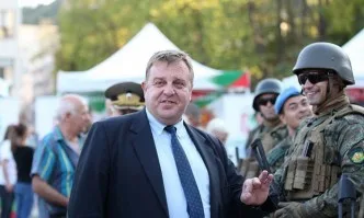 Красимир Каракачанов: Искаме да събудим интереса на младите българи за служба в армията