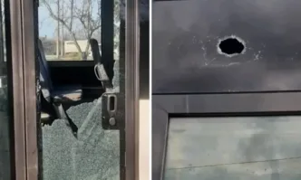 Деца счупиха камера за видеонаблюдение и нанесоха множество щети по автобуси в Добрич