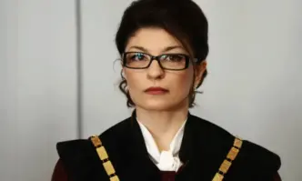 Смятам че в тази ситуация ако Десислава Атанасова има политически