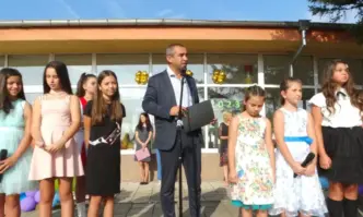 С празнични церемонии откриха новата учебна година седемте училища на