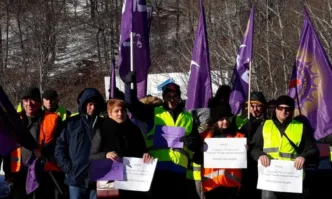 Протестиращите искат по високи заплатиПътни строители блокираха магистрала Хемус при тунел