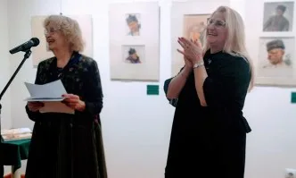 Тятана Лолова и Мариела Табакова на откриването на изложбата Нашенци
