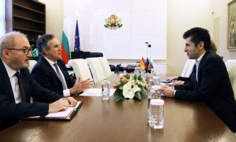 Кирил Петков се срещна с испанския посланик Алехандро Поланко Мата