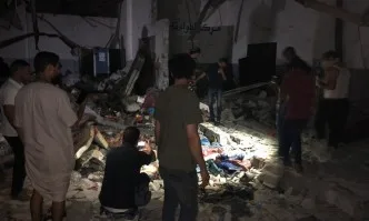 Въздушен удар по мигрантски лагер в Триполи – 40 са убити