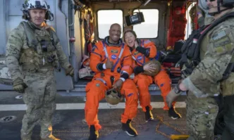 Обратно на Земята: Астронавтите от Артемис II се завърнаха от космоса