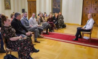 Независимо от проблемите актьорският състав на Народния театър е сплотен