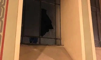 Има задържан за счупените прозорци на Софийската синагога
