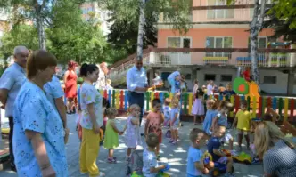 Община Благоевград обнови детските площадки в две ясли