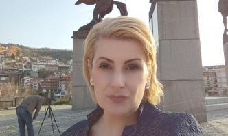 Гунчева заподозря, че Петков не ходи в Брюксел, за да се шиканира темата РС Македония
