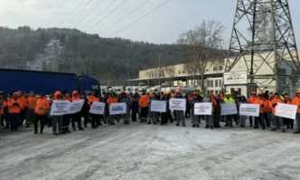 Напрежение възникна пред завода на Кроношпан във Велико Търново след