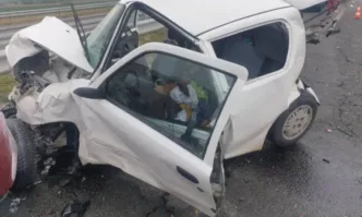 Мъж жена и двете им деца са пострадали при верижната