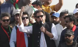 Има задържан за нападението Бившият пакистански премиер Имран Хан оцеля