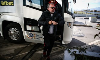 Селекционерът на националния отбор на България Ясен Петров се опита