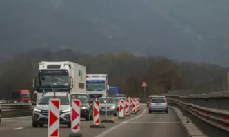 Засилен трафик: Над 190 000 автомобила се очаква да излязат от София преди Великден