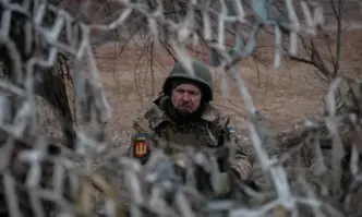 Така от сегашните 27 години възрастта пада на 25 г Президентът