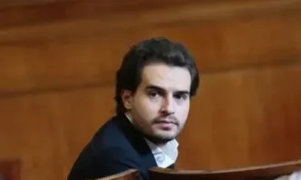 С полет от Дубай снощи в 23 05 часа на летището