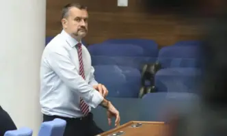 За деленето и отлюспването на партиите в Народното събрание и